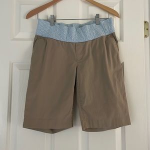 Gap Maternity Khaki stretch shorts. Size 4 regular.